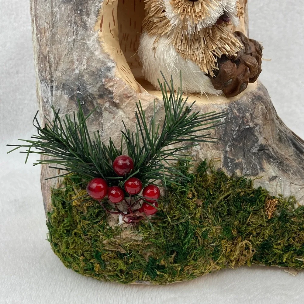 Pier 1 Christmas Squirrel & Owl Thatched Decor Holly Berries Pine Cone 12 x 8